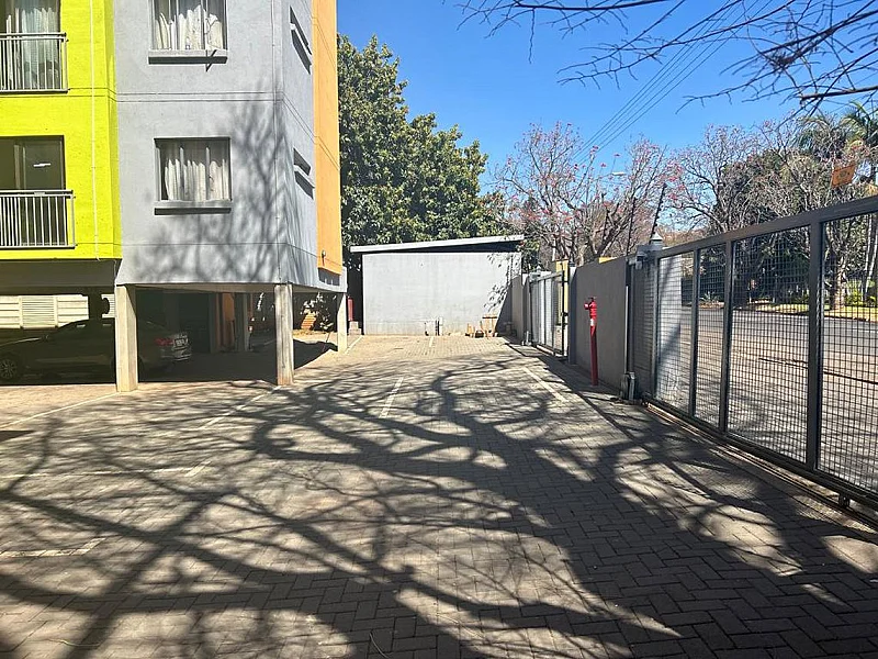 N° 10 - IMMEUBLE À VENDRE