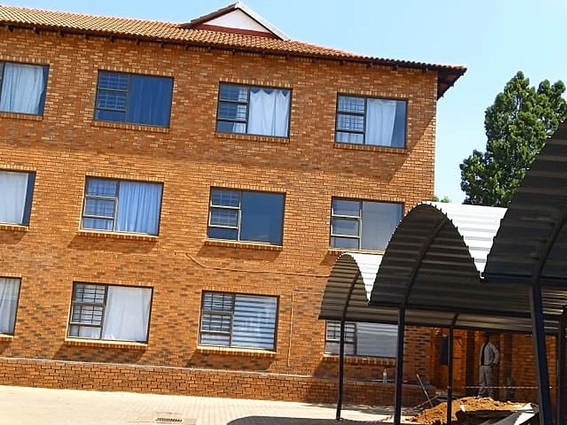 N° 8 - MMEUBLE D’APPARTEMENTS