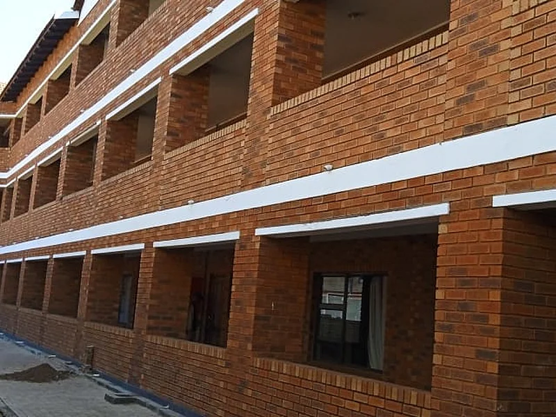 N° 8 - MMEUBLE D’APPARTEMENTS