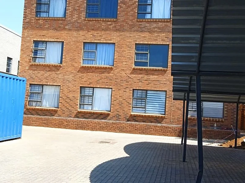 N° 8 - MMEUBLE D’APPARTEMENTS