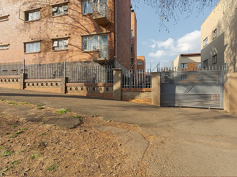 N° 6 - IMMEUBLE À VENDRE