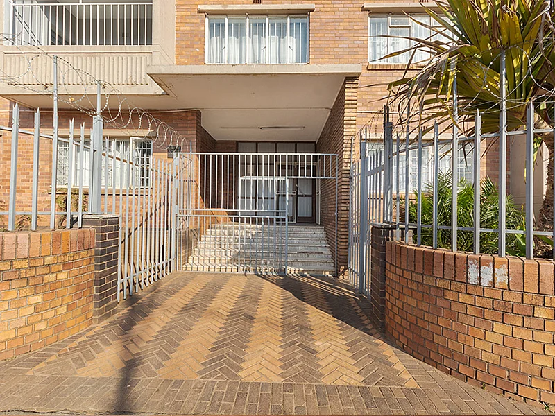 N° 6 - IMMEUBLE À VENDRE