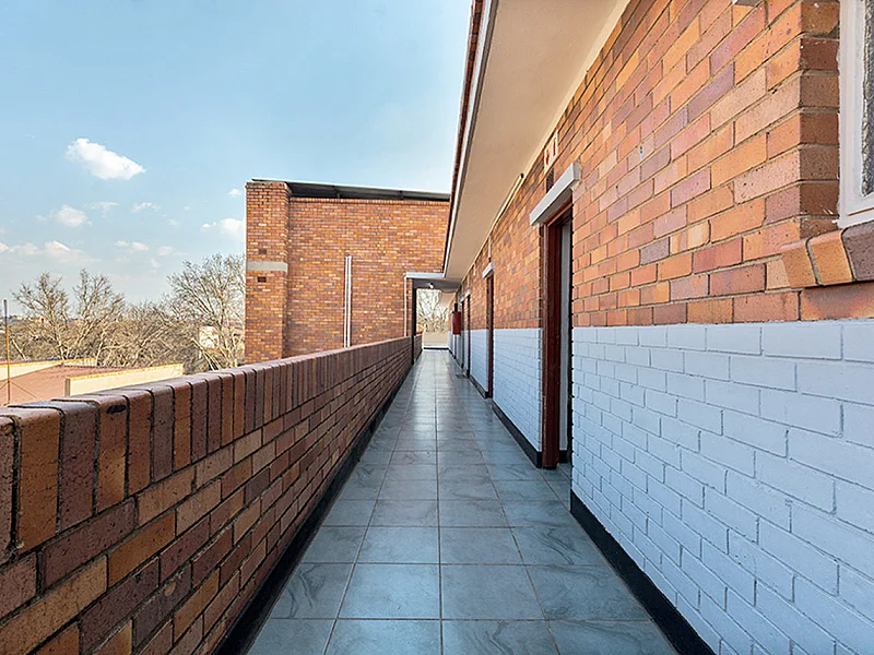 N° 6 - IMMEUBLE À VENDRE