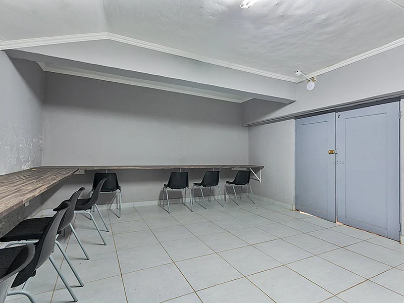 N° 6 - IMMEUBLE À VENDRE