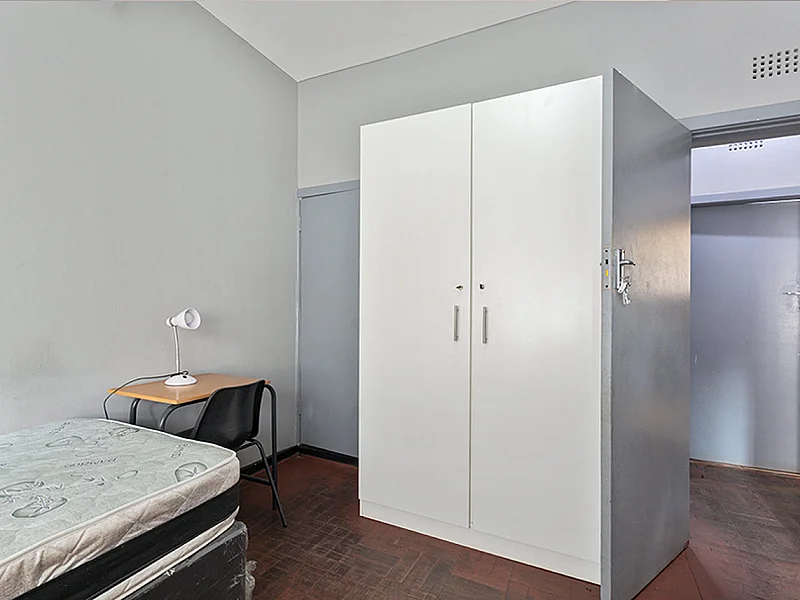 N° 6 - IMMEUBLE À VENDRE