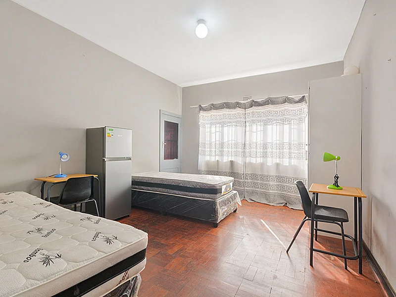 N° 6 - IMMEUBLE À VENDRE