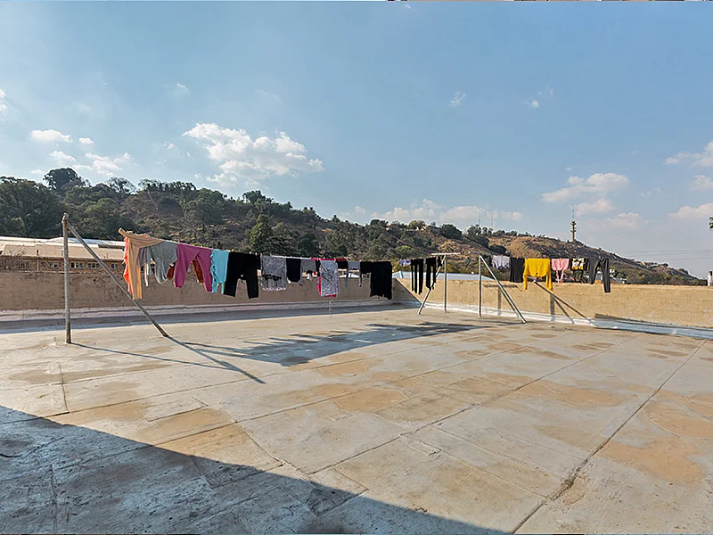 N° 6 - IMMEUBLE À VENDRE