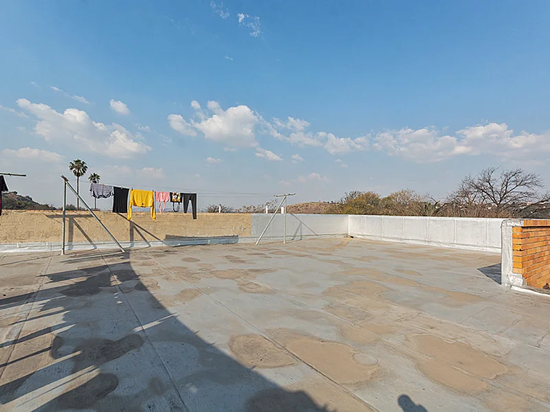 N° 6 - IMMEUBLE À VENDRE