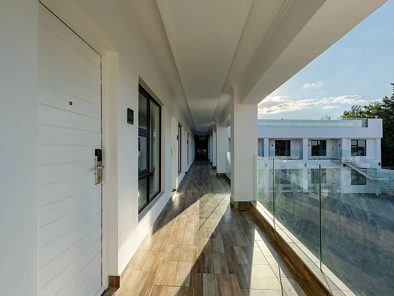 N° 5 - IMMEUBLE D'APPARTEMENTS