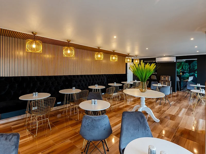 N° 5 - IMMEUBLE D'APPARTEMENTS