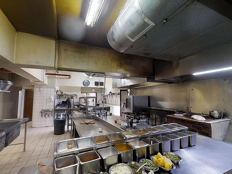 N° 4 - ENTREPRISE/COMPLEXE HOTELIER