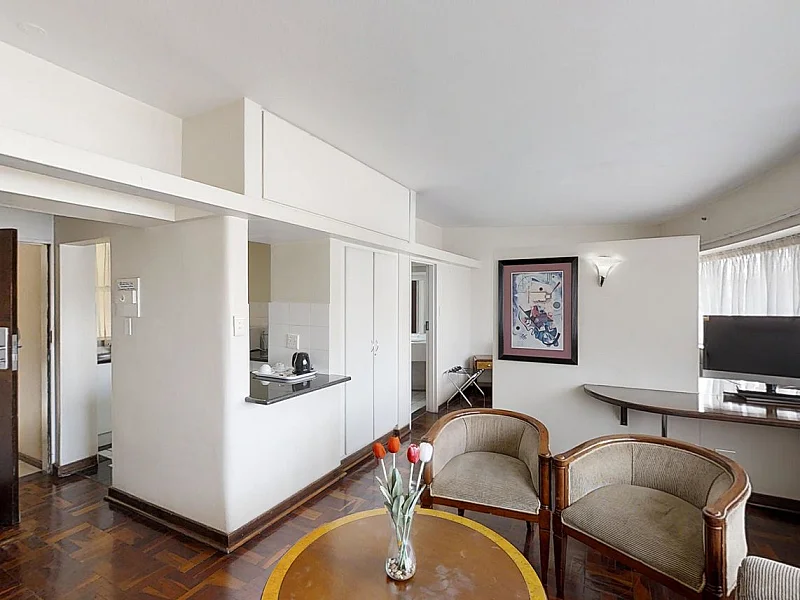 N° 4 - ENTREPRISE/COMPLEXE HOTELIER