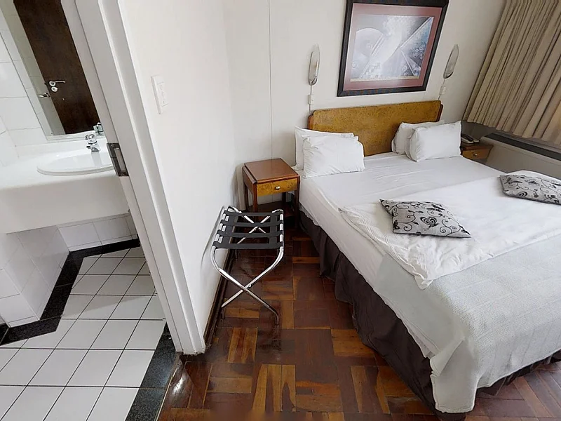 N° 4 - ENTREPRISE/COMPLEXE HOTELIER