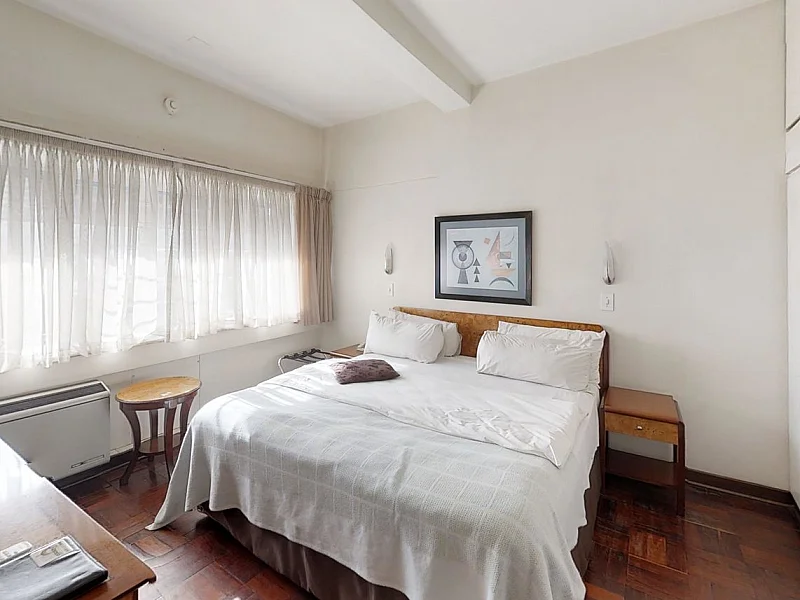 N° 4 - ENTREPRISE/COMPLEXE HOTELIER