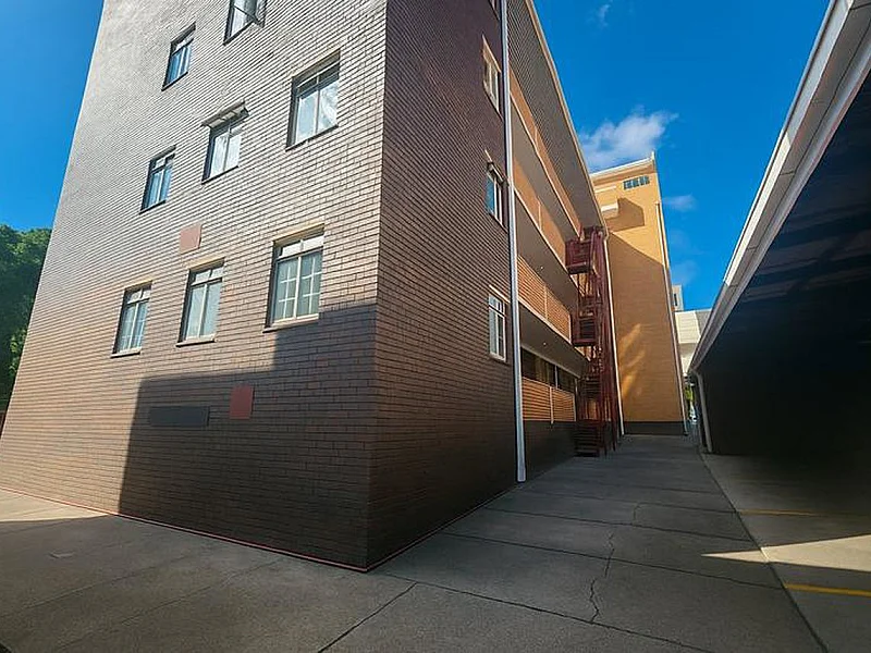 N° 3 - ENTREPRISE/COMMERCE