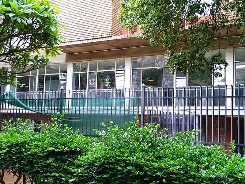 N° 2 - IMMEUBLE D'APPARTEMENTS