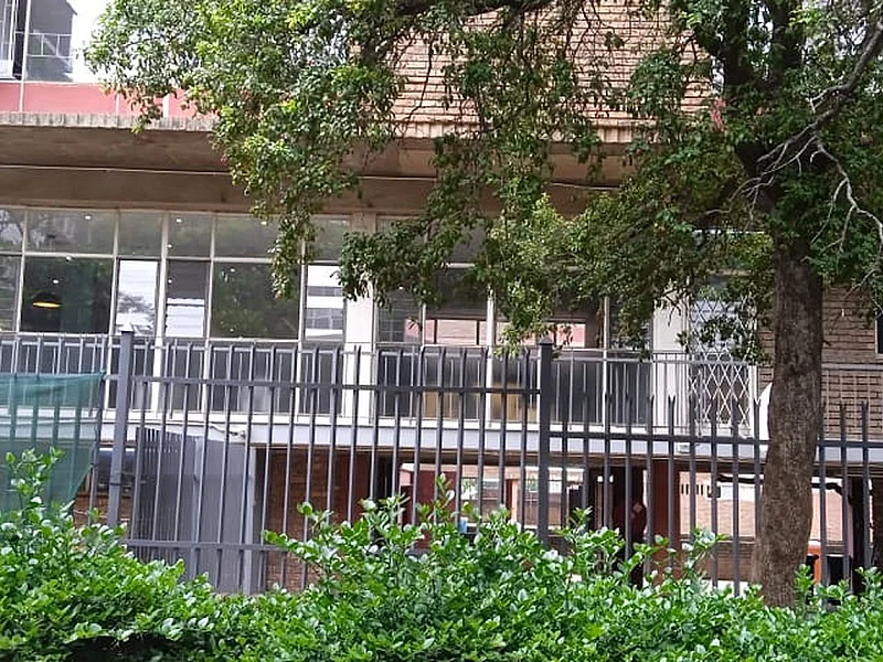 N° 2 - IMMEUBLE D'APPARTEMENTS