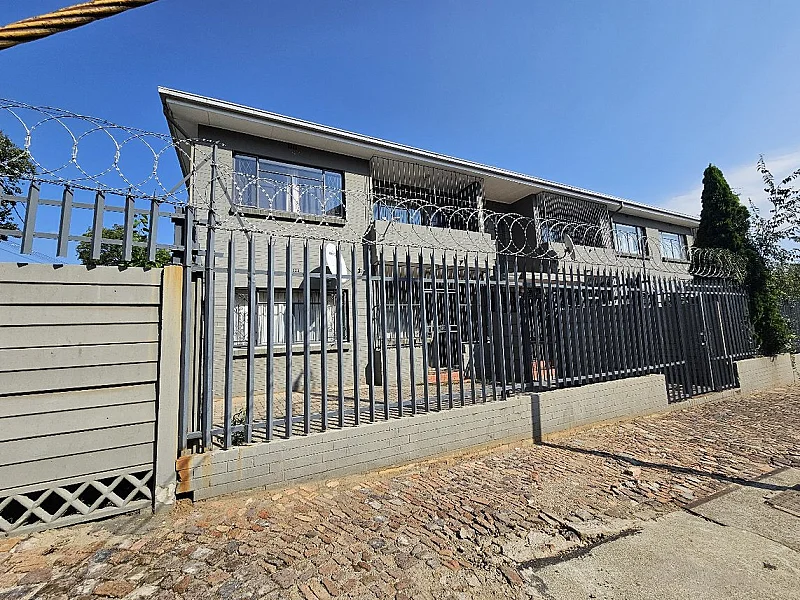 N°21 - IMMEUBLE D’APPARTEMENTS