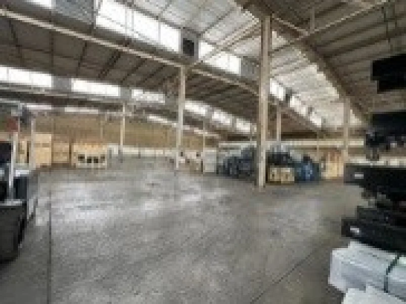 N° 32 ENTREPOT IMDUSTRIEL