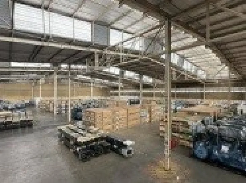 N° 32 ENTREPOT IMDUSTRIEL