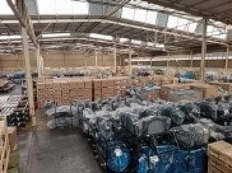 N° 32 ENTREPOT IMDUSTRIEL