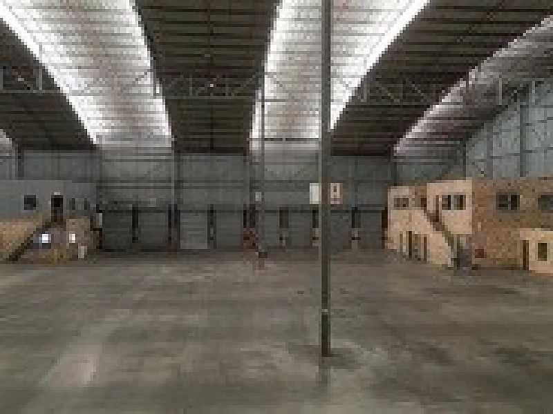 N° 32 ENTREPOT IMDUSTRIEL