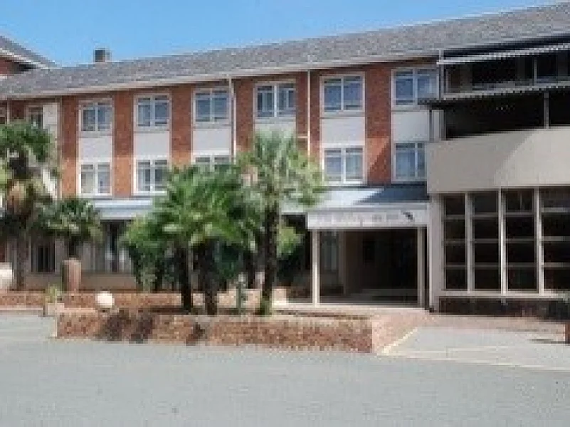 N° 33  COMPLEXE HOTELIER