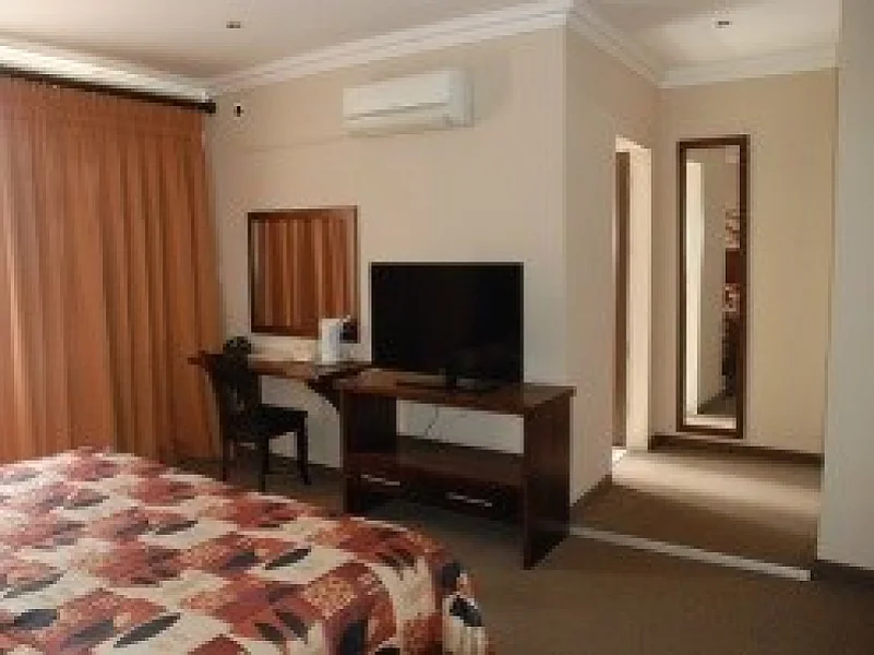 N° 33  COMPLEXE HOTELIER