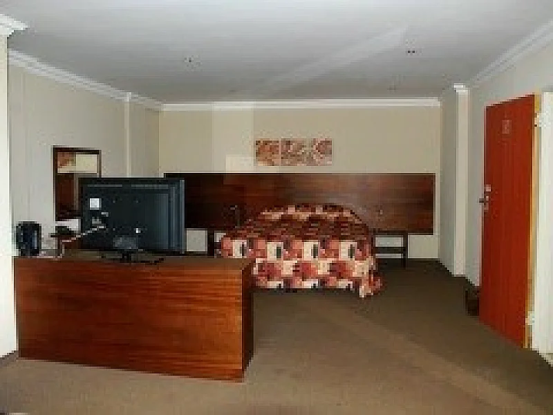 N° 33  COMPLEXE HOTELIER