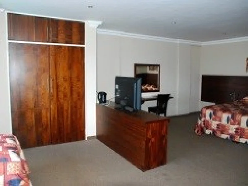 N° 33  COMPLEXE HOTELIER