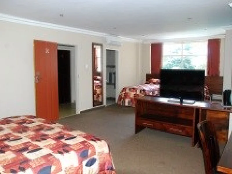 N° 33  COMPLEXE HOTELIER