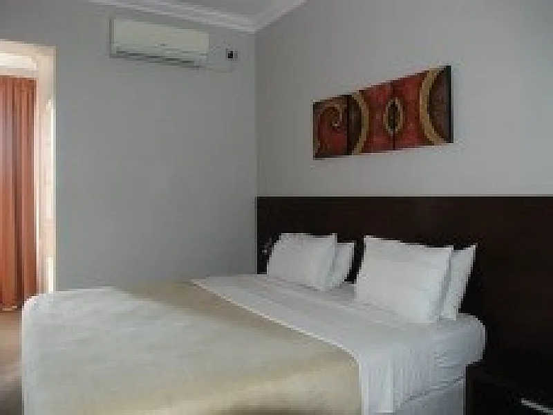 N° 33  COMPLEXE HOTELIER