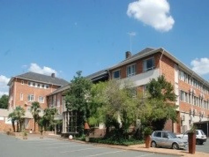 N° 33  COMPLEXE HOTELIER