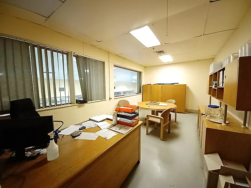 N° 12 - NDUSTRIEL À VENDRE